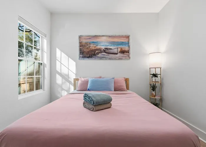 New-3 Bedroom House - 5 Mins From Nas , 7 Mins Downtown, 15 Mins From The Beaches *