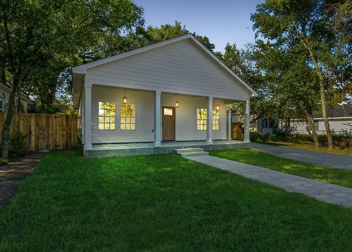 New-3 Bedroom House - 5 Mins From Nas , 7 Mins Downtown, 15 Mins From The Beaches *