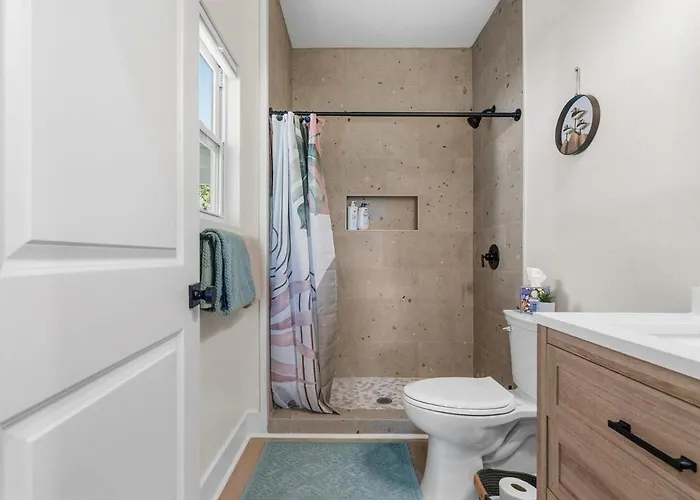New-3 Bedroom House - 5 Mins From Nas , 7 Mins Downtown, 15 Mins From The Beaches Holiday home Pensacola