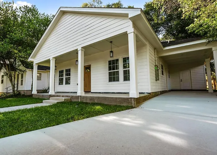 New-3 Bedroom House - 5 Mins From Nas , 7 Mins Downtown, 15 Mins From The Beaches